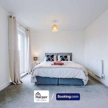 Prime Location 3 Storey By Harperletting Short Lets & Serviced Accommodation Chester With Driveway Long Or Short Stays Hough Green Luaran gambar