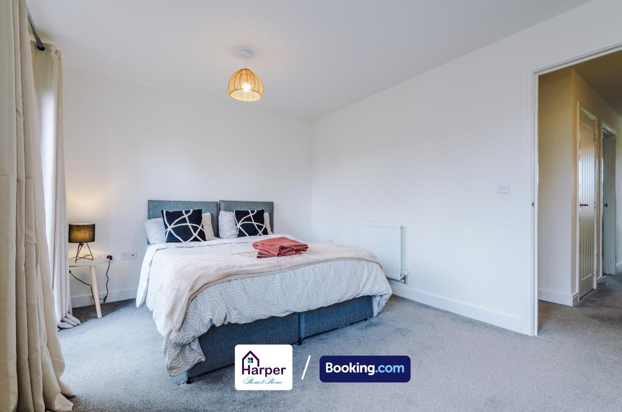 Prime Location 3 Storey By Harperletting Short Lets & Serviced Accommodation Chester With Driveway Long Or Short Stays Hough Green Luaran gambar