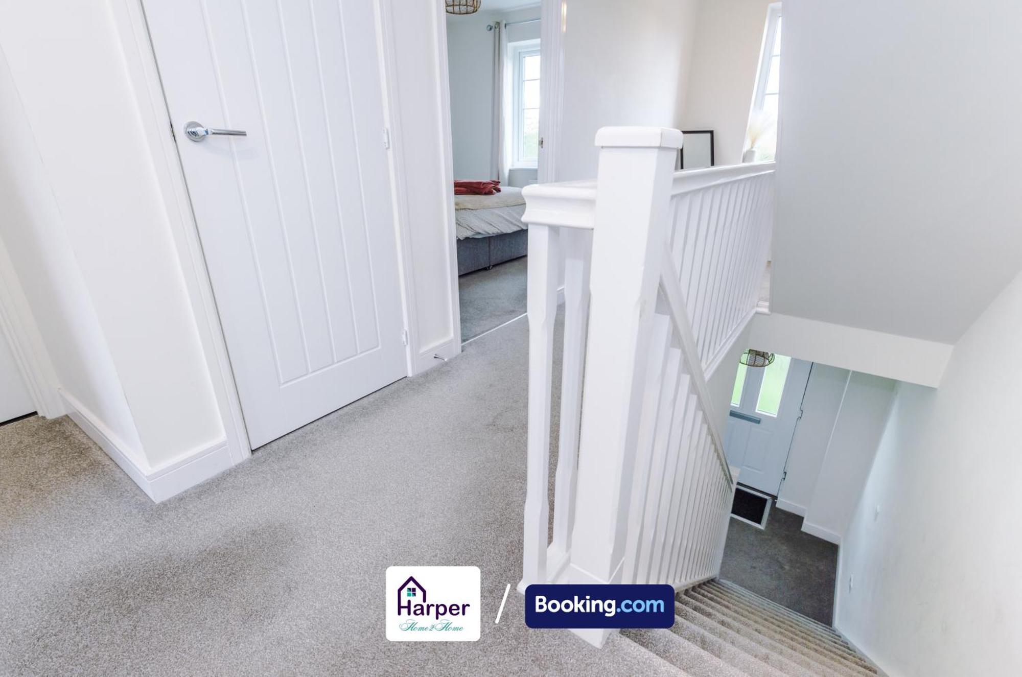 Prime Location 3 Storey By Harperletting Short Lets & Serviced Accommodation Chester With Driveway Long Or Short Stays Hough Green Luaran gambar