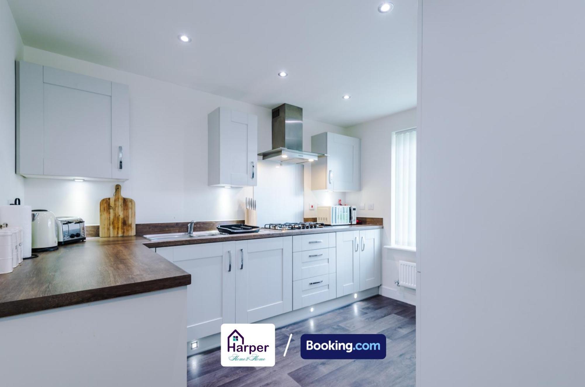 Prime Location 3 Storey By Harperletting Short Lets & Serviced Accommodation Chester With Driveway Long Or Short Stays Hough Green Luaran gambar