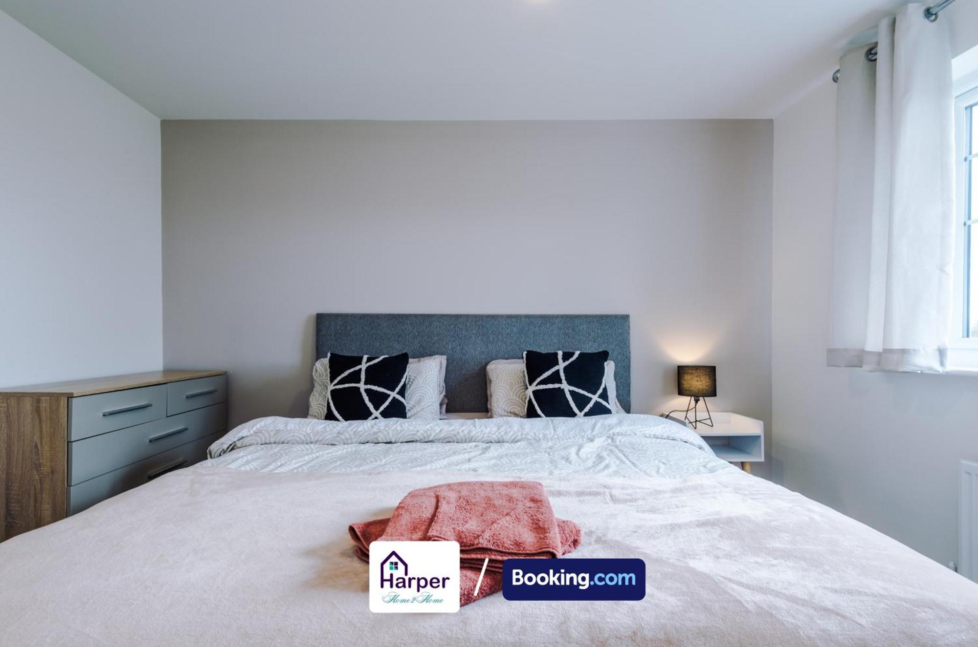 Prime Location 3 Storey By Harperletting Short Lets & Serviced Accommodation Chester With Driveway Long Or Short Stays Hough Green Luaran gambar