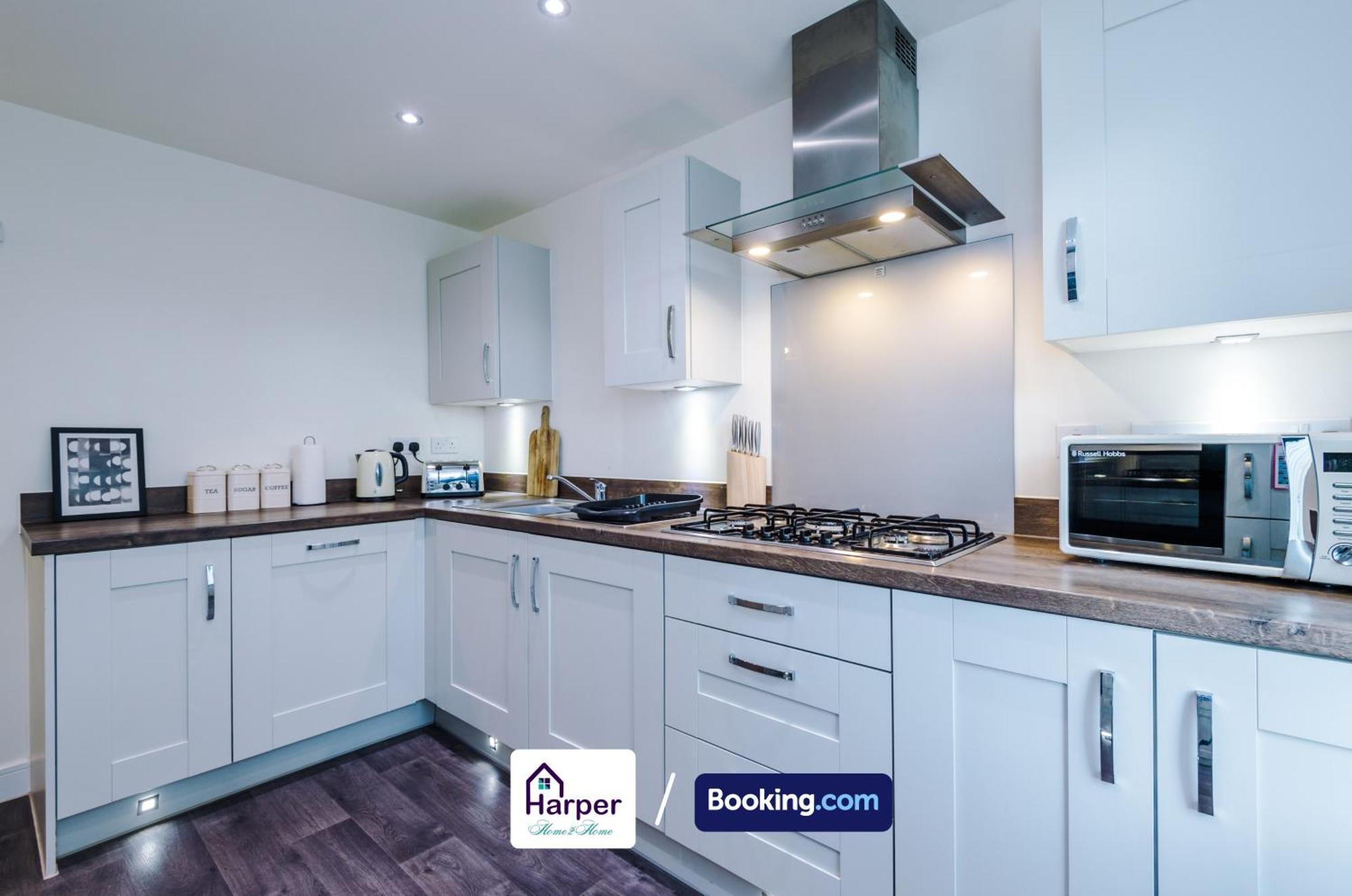 Prime Location 3 Storey By Harperletting Short Lets & Serviced Accommodation Chester With Driveway Long Or Short Stays Hough Green Luaran gambar