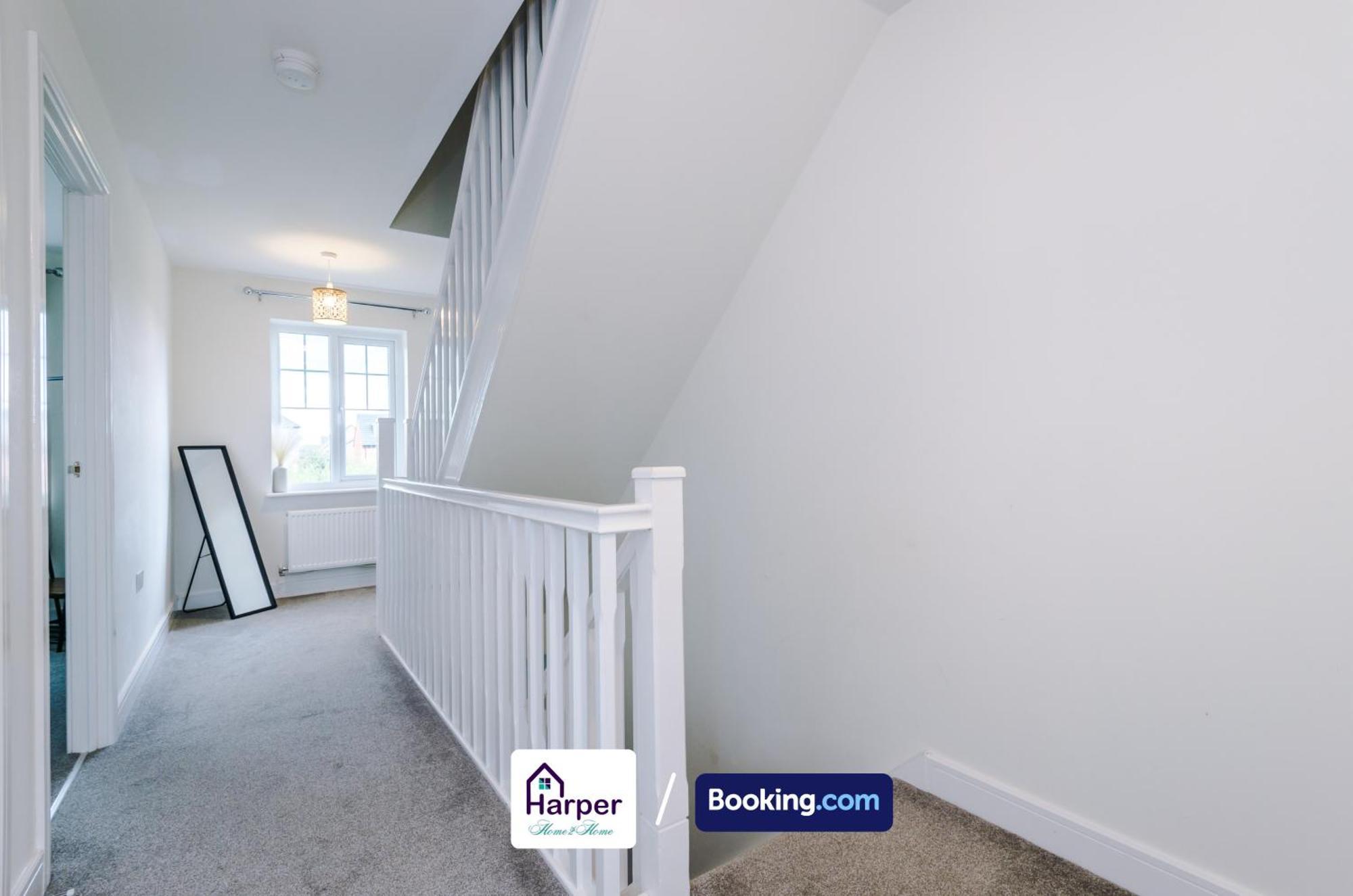 Prime Location 3 Storey By Harperletting Short Lets & Serviced Accommodation Chester With Driveway Long Or Short Stays Hough Green Luaran gambar