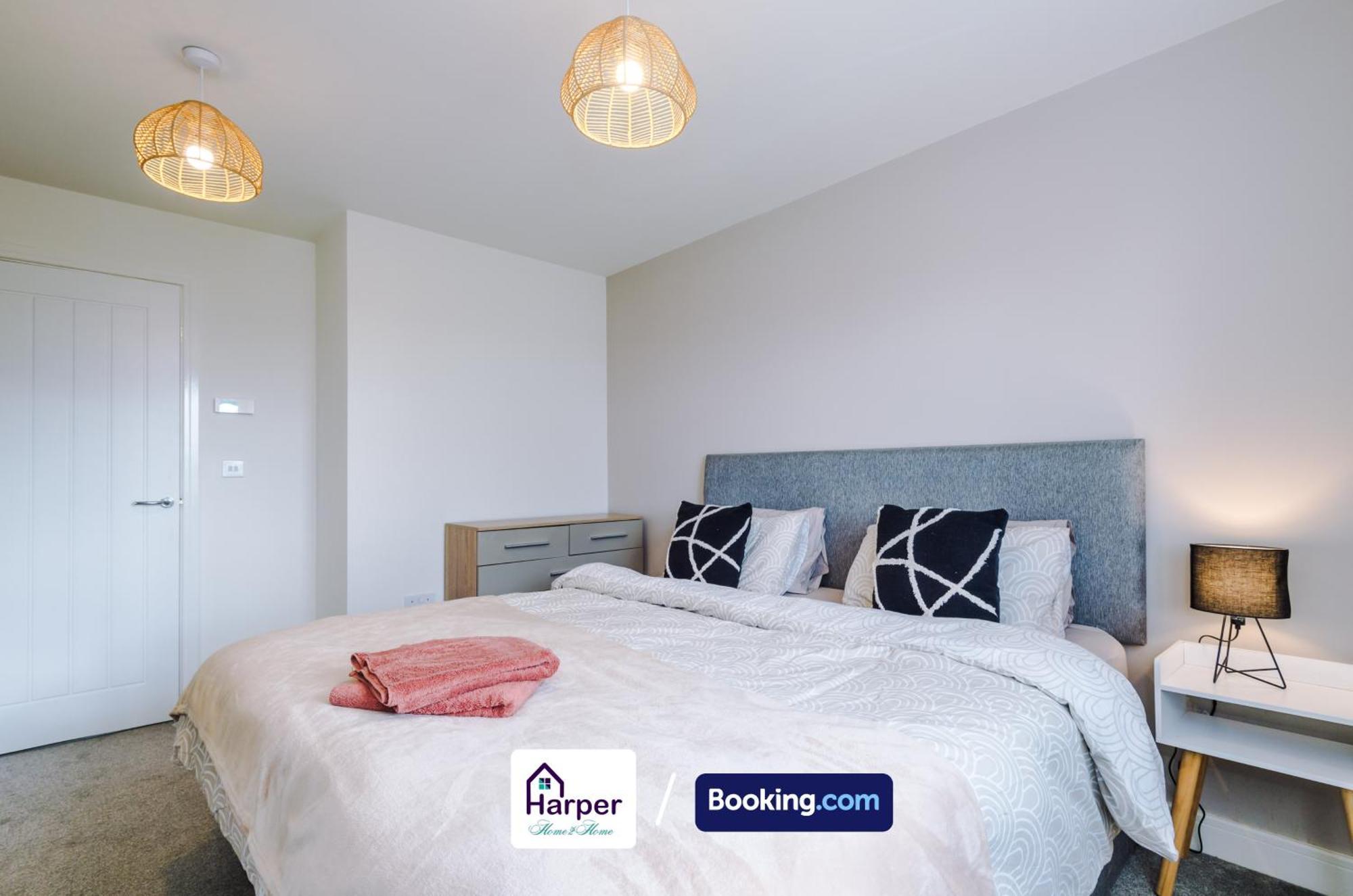 Prime Location 3 Storey By Harperletting Short Lets & Serviced Accommodation Chester With Driveway Long Or Short Stays Hough Green Luaran gambar