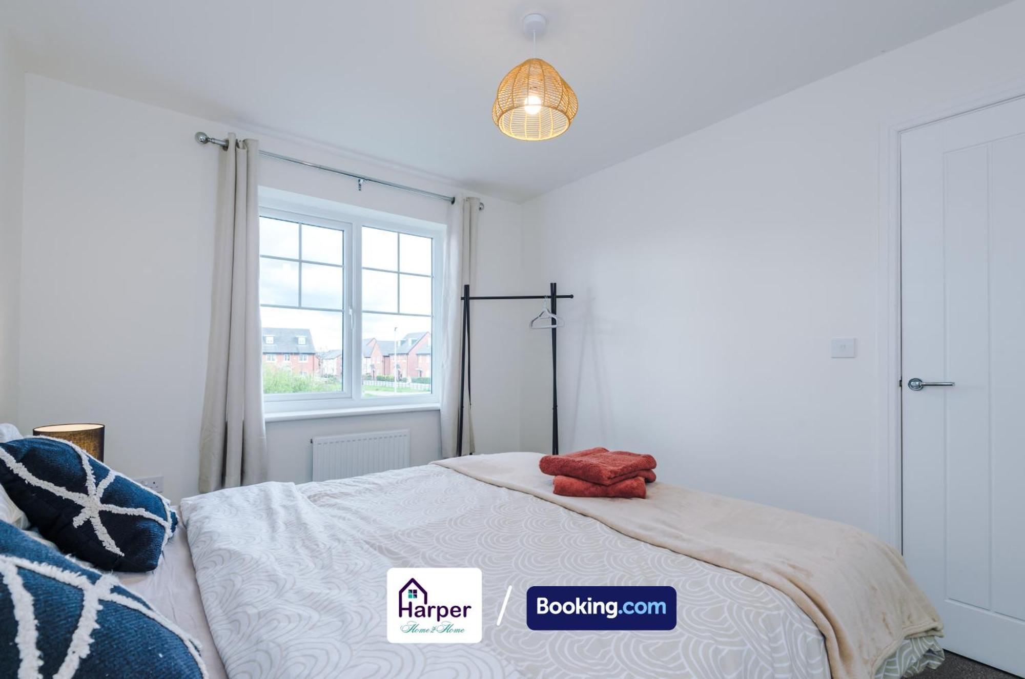 Prime Location 3 Storey By Harperletting Short Lets & Serviced Accommodation Chester With Driveway Long Or Short Stays Hough Green Luaran gambar
