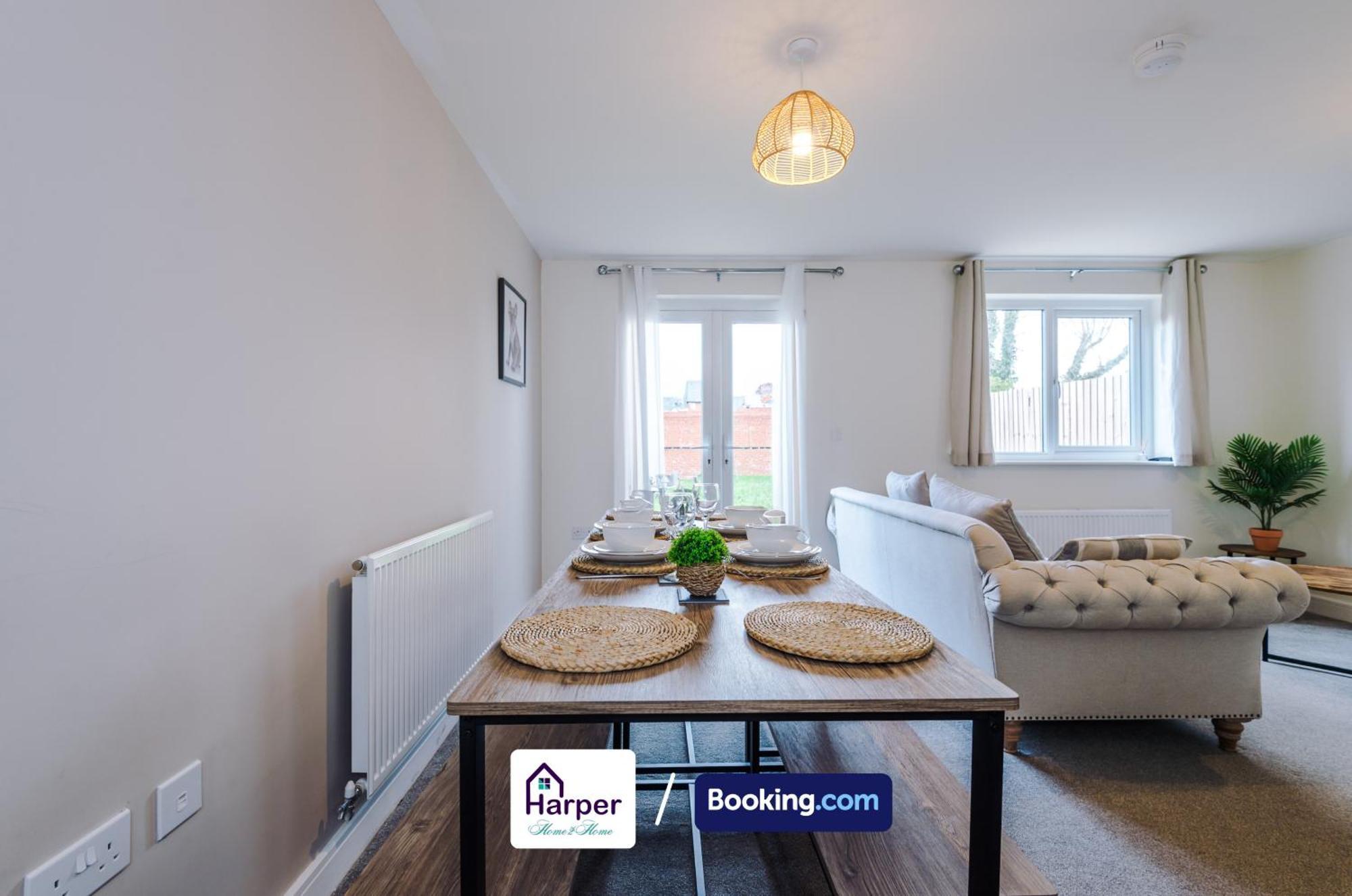Prime Location 3 Storey By Harperletting Short Lets & Serviced Accommodation Chester With Driveway Long Or Short Stays Hough Green Luaran gambar