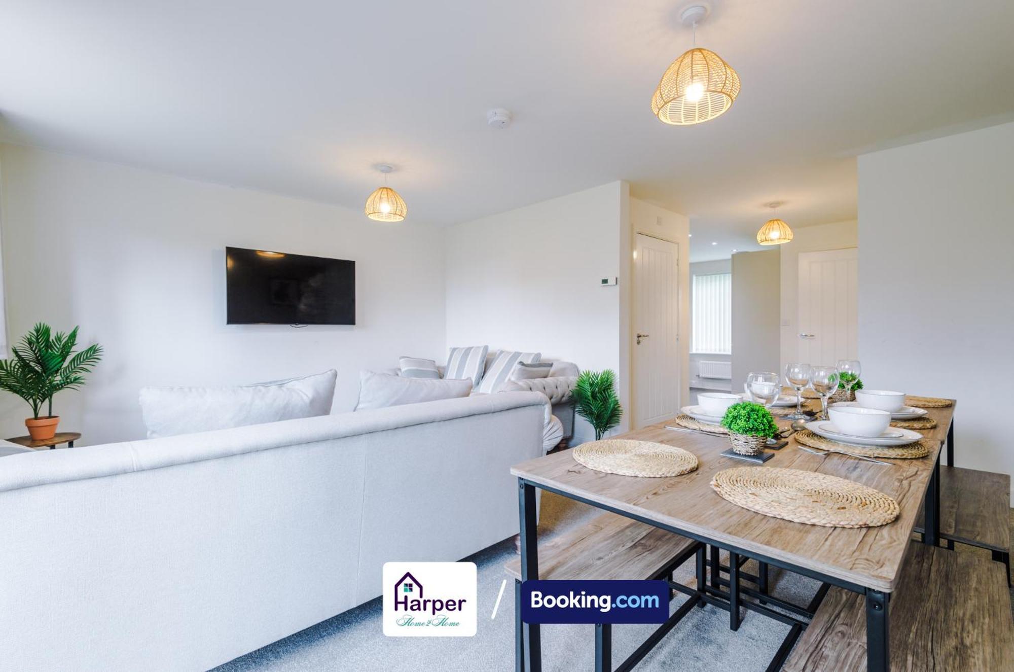 Prime Location 3 Storey By Harperletting Short Lets & Serviced Accommodation Chester With Driveway Long Or Short Stays Hough Green Luaran gambar