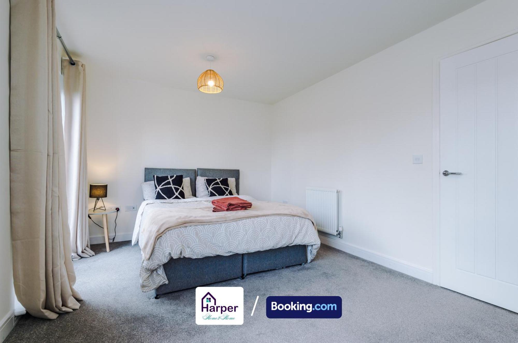 Prime Location 3 Storey By Harperletting Short Lets & Serviced Accommodation Chester With Driveway Long Or Short Stays Hough Green Luaran gambar