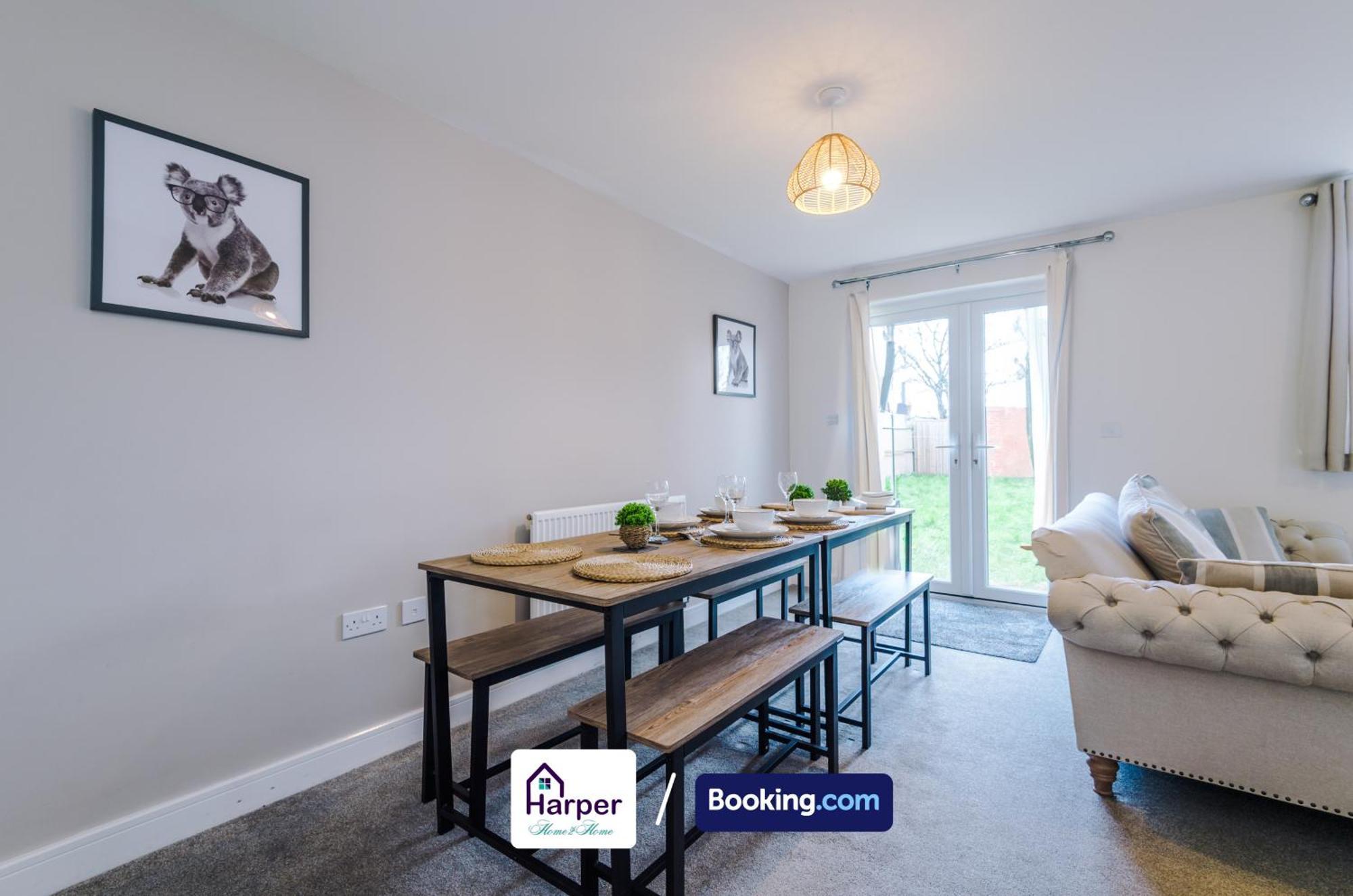 Prime Location 3 Storey By Harperletting Short Lets & Serviced Accommodation Chester With Driveway Long Or Short Stays Hough Green Luaran gambar
