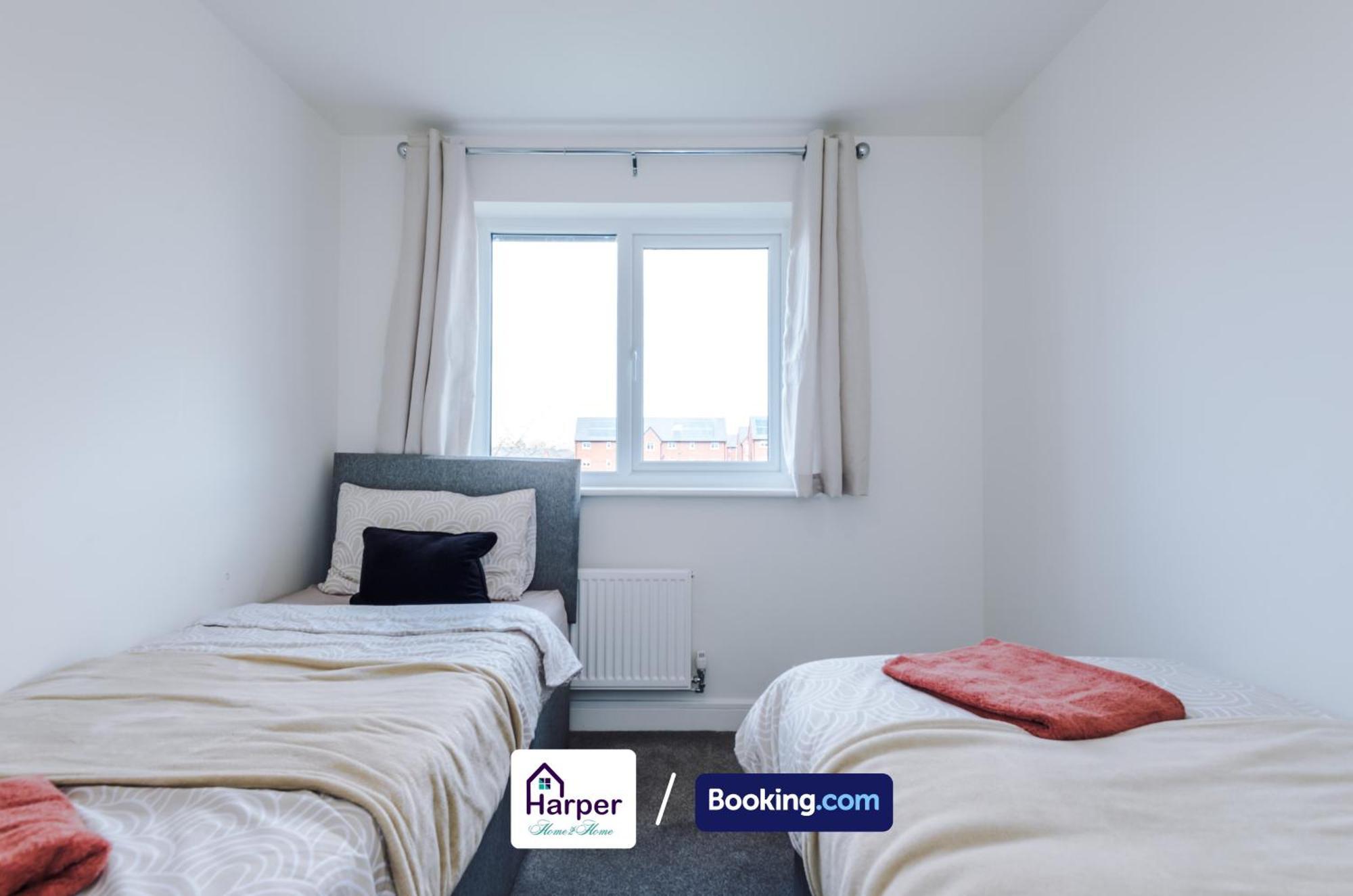 Prime Location 3 Storey By Harperletting Short Lets & Serviced Accommodation Chester With Driveway Long Or Short Stays Hough Green Luaran gambar