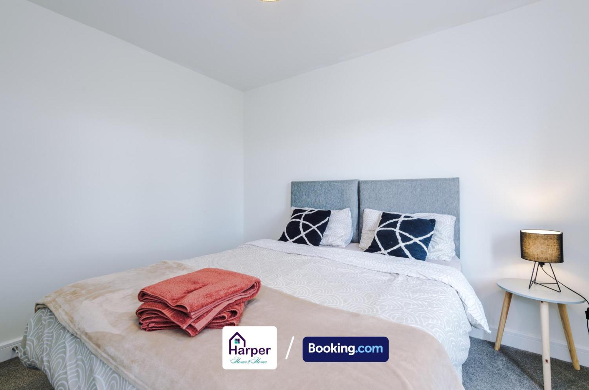 Prime Location 3 Storey By Harperletting Short Lets & Serviced Accommodation Chester With Driveway Long Or Short Stays Hough Green Luaran gambar