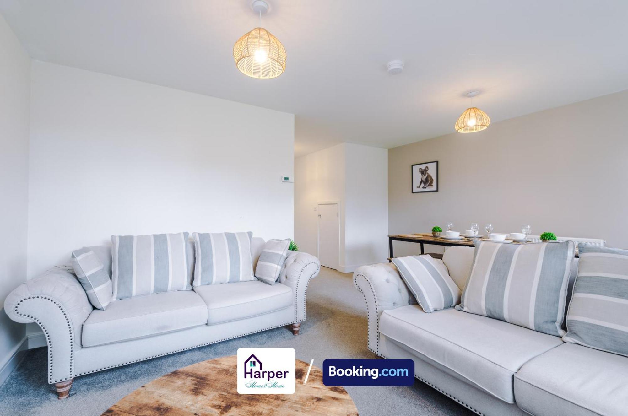 Prime Location 3 Storey By Harperletting Short Lets & Serviced Accommodation Chester With Driveway Long Or Short Stays Hough Green Luaran gambar