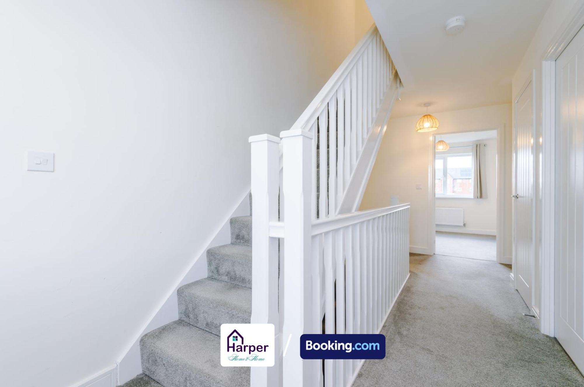 Prime Location 3 Storey By Harperletting Short Lets & Serviced Accommodation Chester With Driveway Long Or Short Stays Hough Green Luaran gambar
