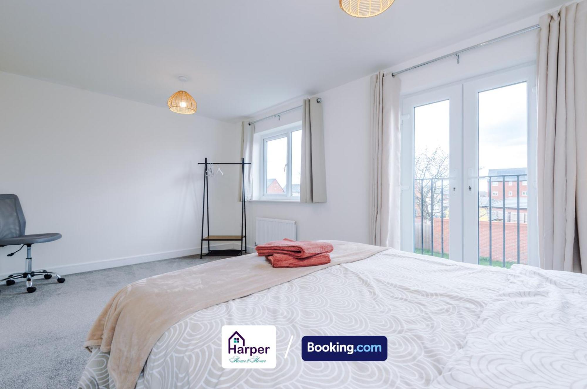 Prime Location 3 Storey By Harperletting Short Lets & Serviced Accommodation Chester With Driveway Long Or Short Stays Hough Green Luaran gambar