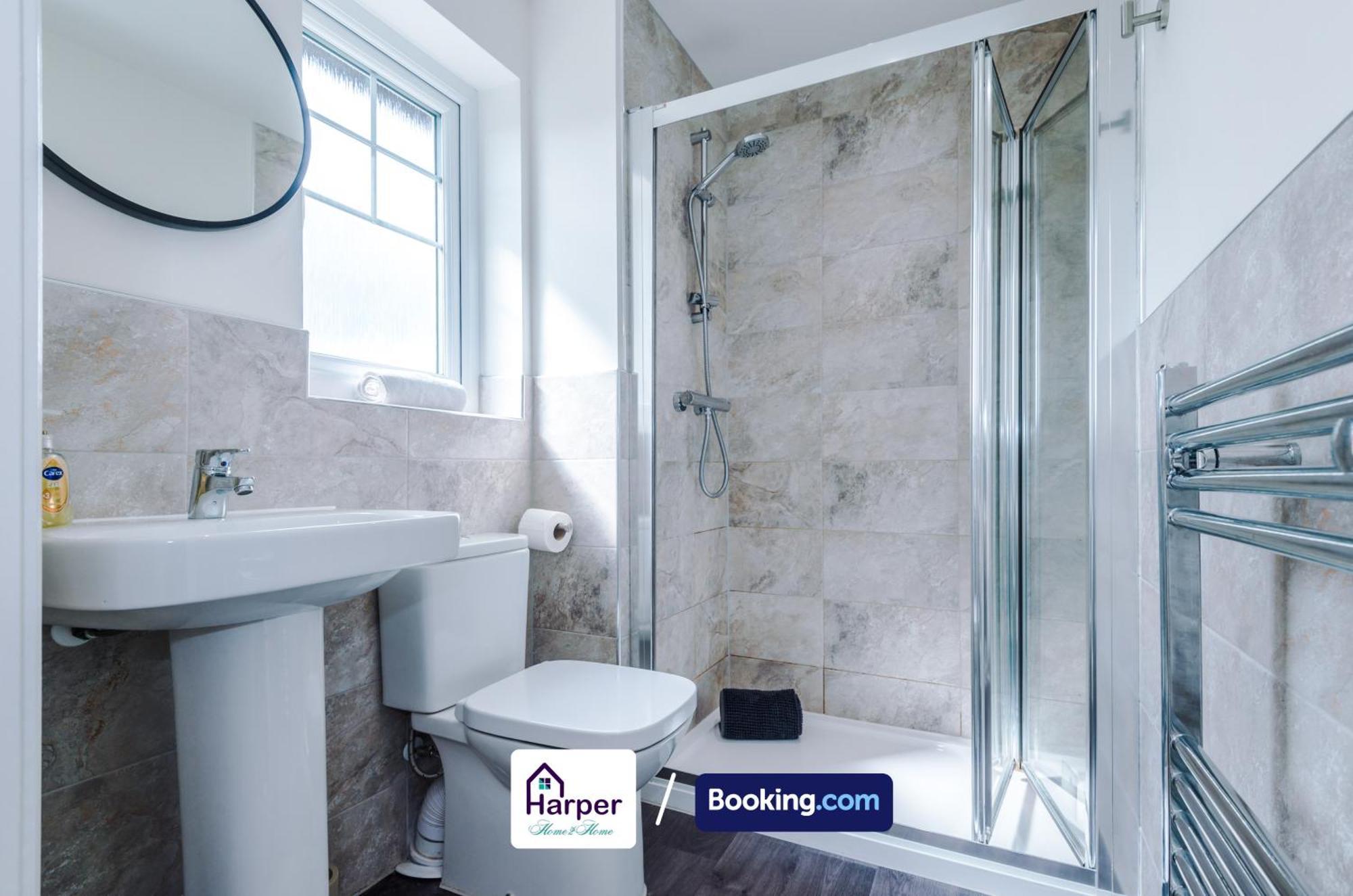 Prime Location 3 Storey By Harperletting Short Lets & Serviced Accommodation Chester With Driveway Long Or Short Stays Hough Green Luaran gambar
