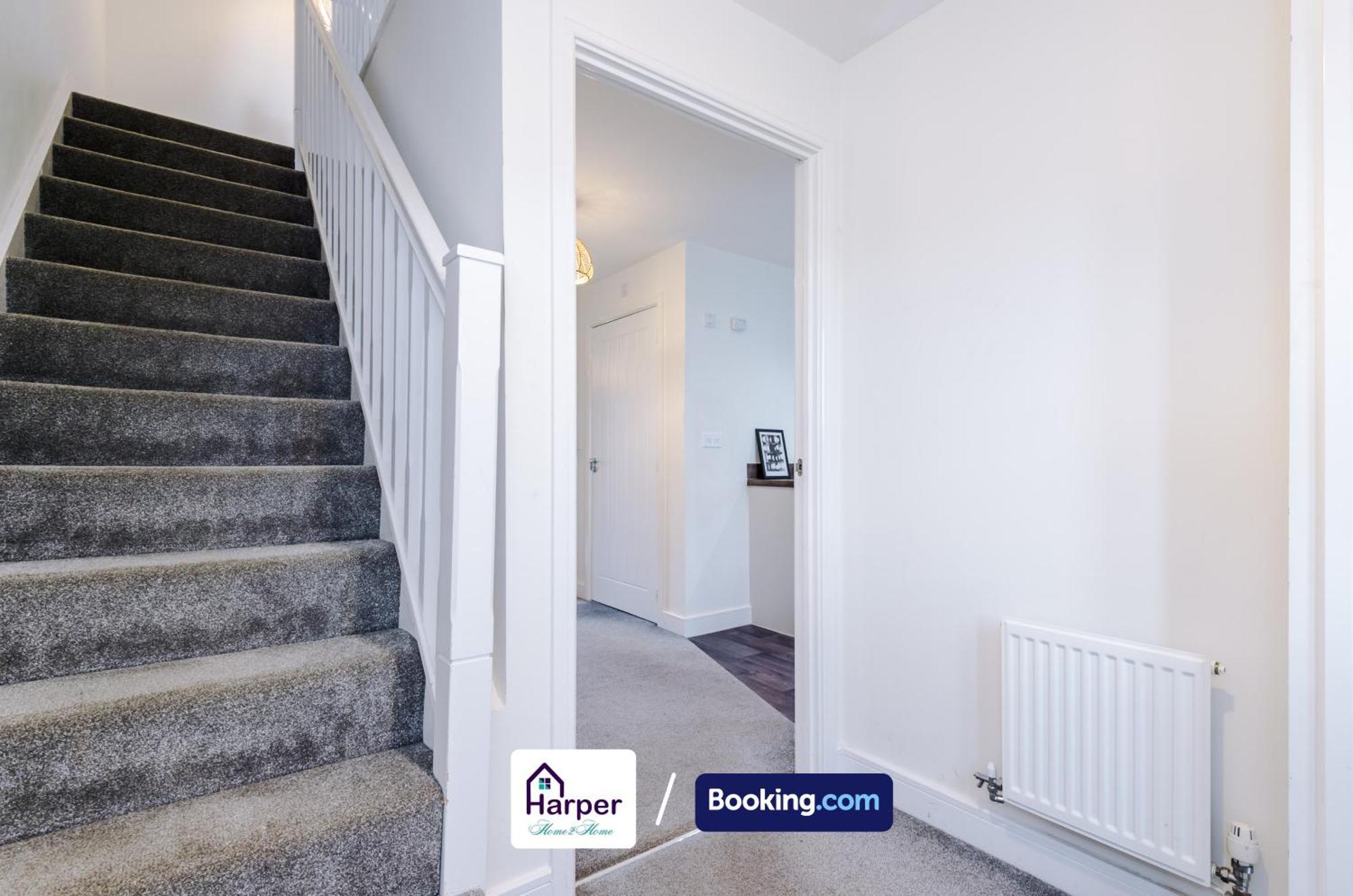 Prime Location 3 Storey By Harperletting Short Lets & Serviced Accommodation Chester With Driveway Long Or Short Stays Hough Green Luaran gambar