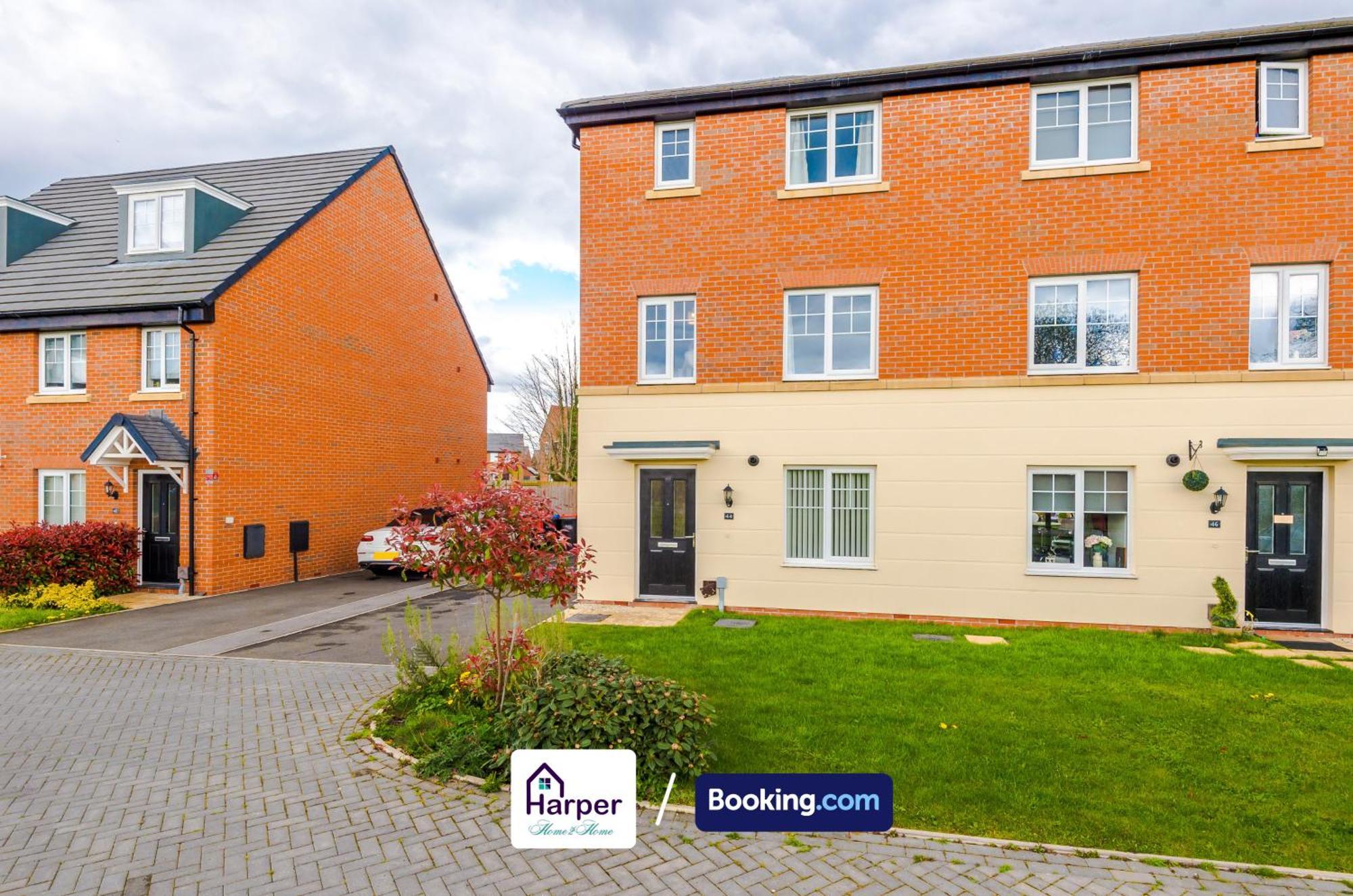 Prime Location 3 Storey By Harperletting Short Lets & Serviced Accommodation Chester With Driveway Long Or Short Stays Hough Green Luaran gambar